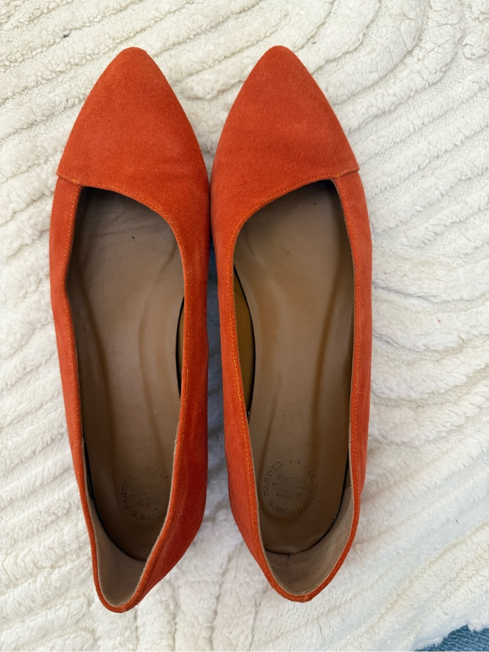 TOMORROWLAND Pointed Suede Flats in Orange - Picture 4 of 8